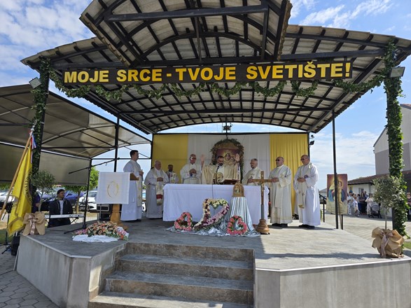 „Krist me pretvara u kralja mojega života“: mons. Izurieta na 16. obljetnici svetišta Kraljice srca